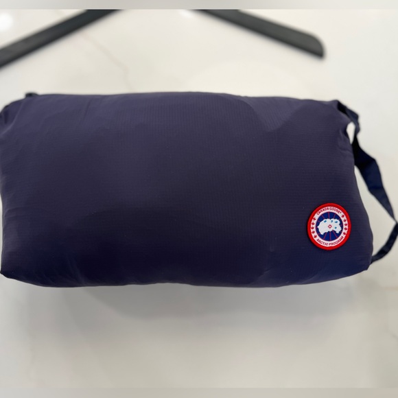 Canada Goose Women's Alliston
Hooded Puffer Jacket (Packable), Small - Picture 10 of 15